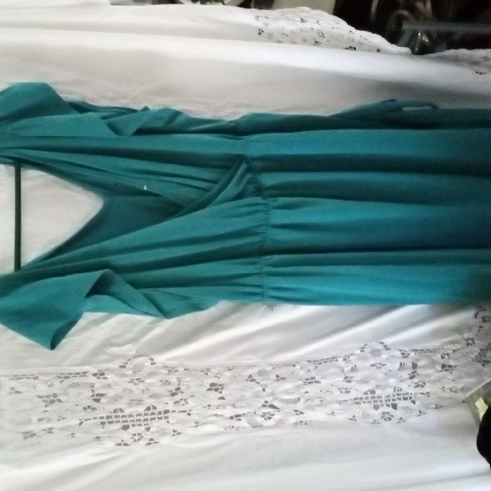 Ava &  Viv green wrap dress